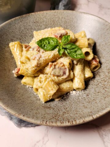 Bacon pesto pasta