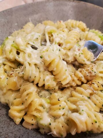 Broccoli mac and cheese